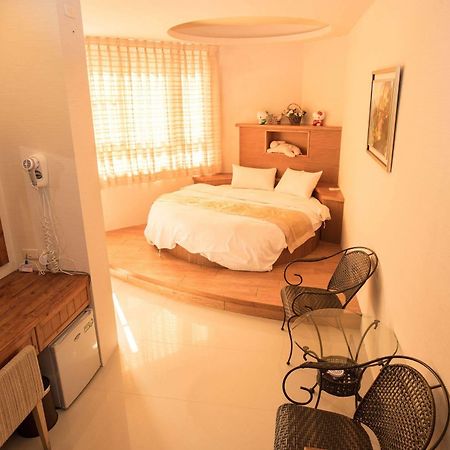 Long Hong Bed & Breakfast Magong Exterior foto